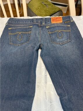 Lucky Brand Men’s Medium Blue Straight Jeans with Contrast Stitching